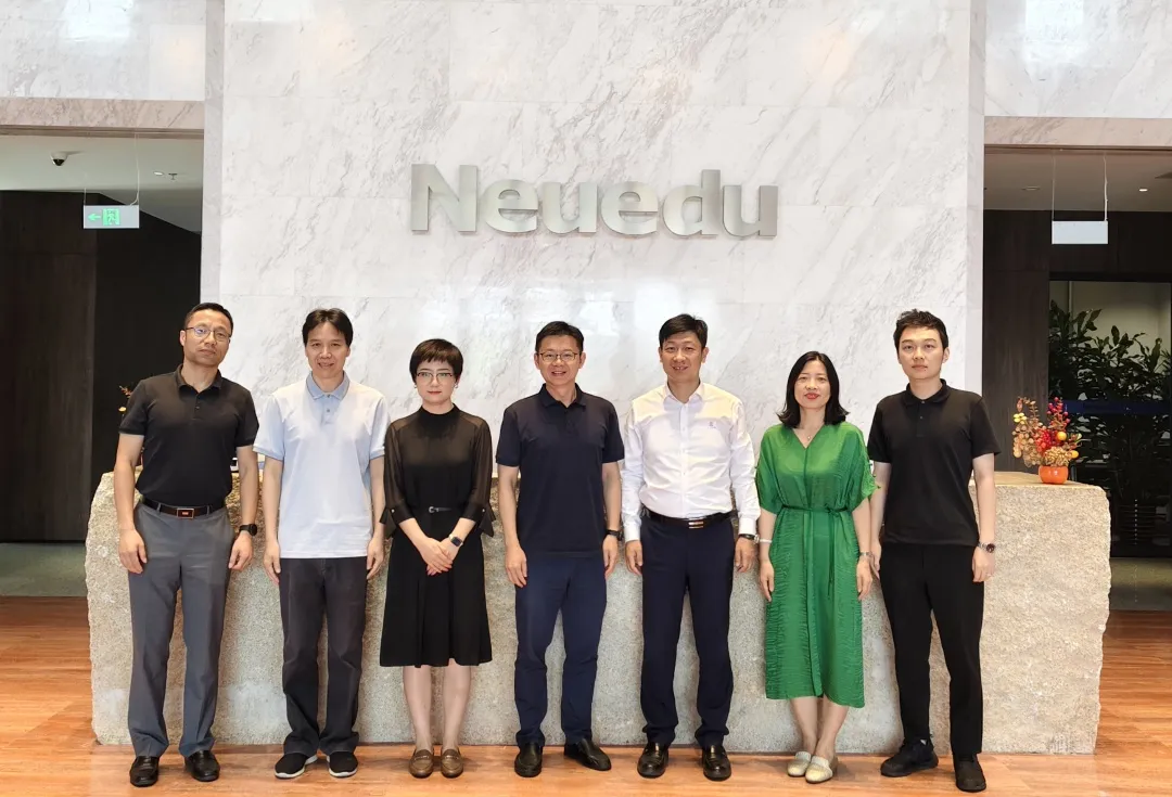 上海行健职业学院一行到访k8凯发教育科技集团参观研讨